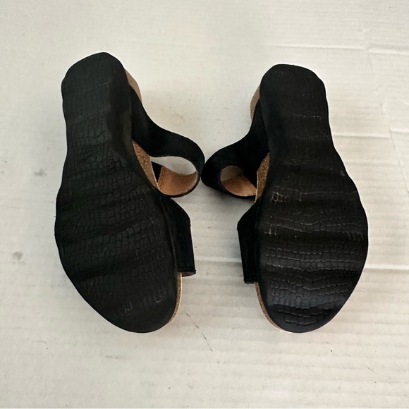 Dansko Maddy Slip-On Wedge Sandal Velcro Leather Black Sz 37 Excellent Condition - Picture 10 of 12